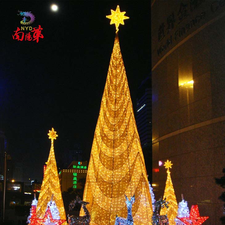 Large Outdoor LED Christmas Tree Large Outdoor LED Christmas Tree